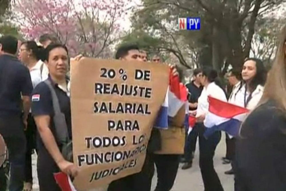 Funcionarios judiciales se movilizan y exigen el 20% de reajuste salarial