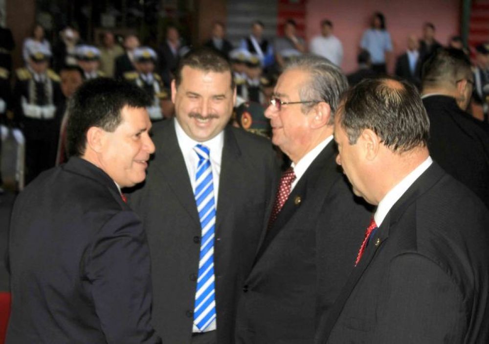 Cartes tendría que haber jurado, según asesor de Marito