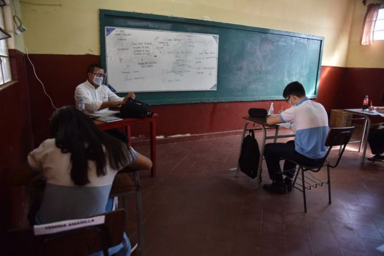 Educación elimina test PCR a docentes no vacunados contra el Covid-19