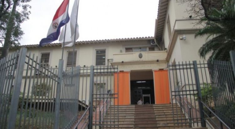 Salud beneficia con millonarios contratos a empresas ligadas a esquemas de fraude
