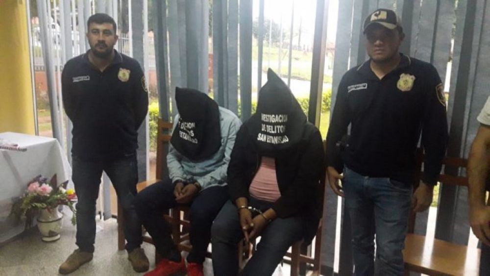 Detienen a 2 sospechosos de asalto a banco de Liberación