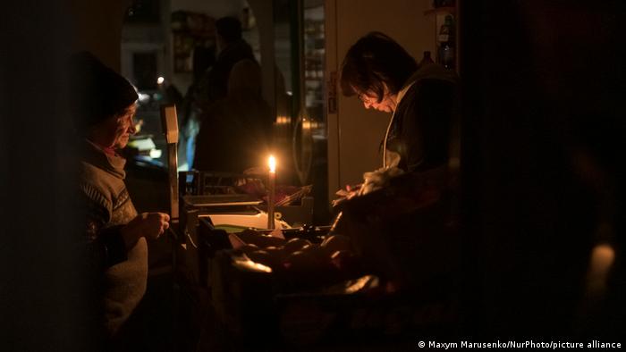 Seis millones de hogares sin electricidad en Ucrania, dice Zelenski