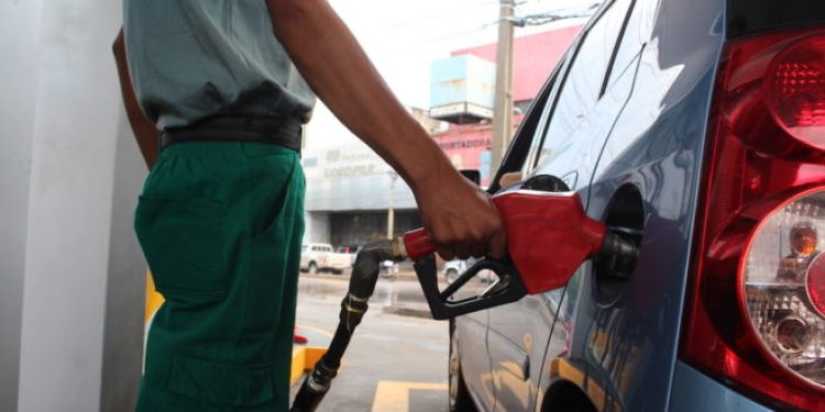 Combustibles volverían a subir entre 400 a 500 guaraníes por litro
