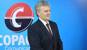 Copaco: Vallese renunció con millonaria jubilación auto asignada pero sigue manejando la institución, denuncian