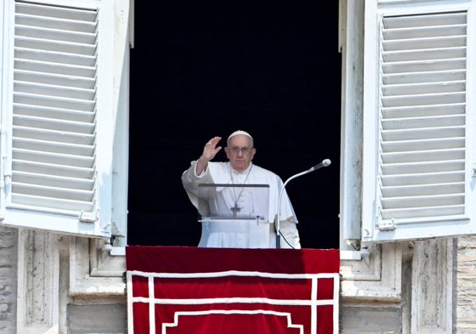 El papa pide corredores humanitarios para la población de Gaza