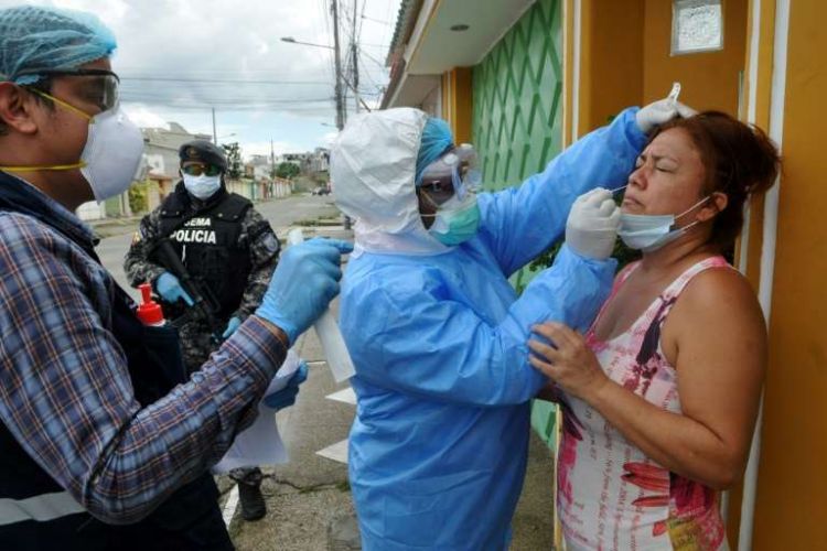 Muertos hasta en los baños: los tormentos de un enfermero en Guayaquil
