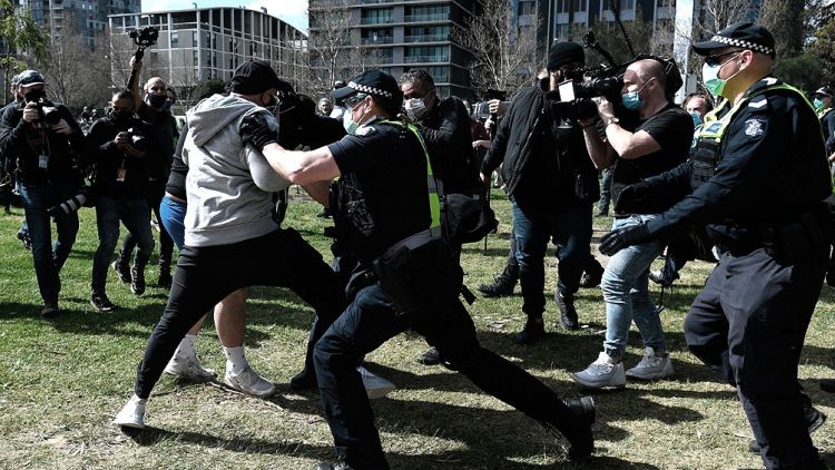 Centenares de detenidos por marchas anticuarentena en varias ciudades de Australia