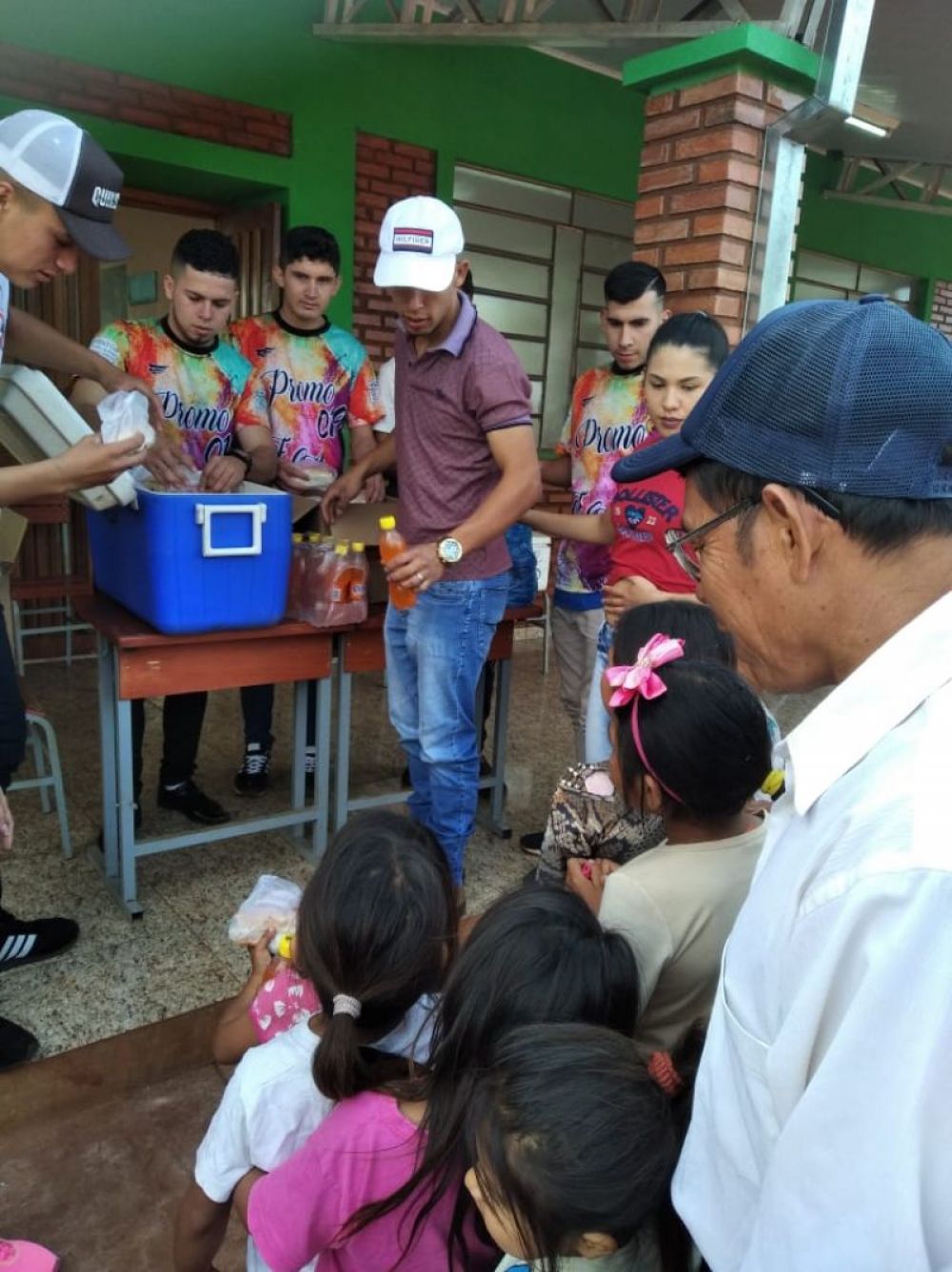 Acción Social de alumnos del colegio Florencio Acevedo en la comunidad indígena Yvyatai