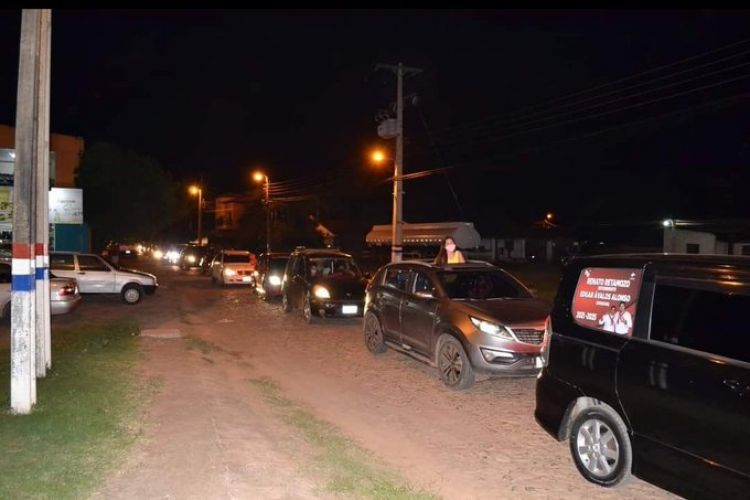 Repudian aglomeración durante caravana organizada por adherentes de Ramón Retamozo