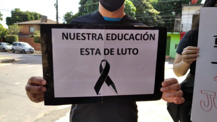 Alumnos del Colegio Chiang Kai Shek continúan sin clases a pesar del amparo judicial