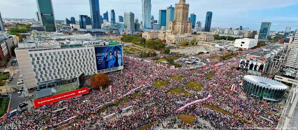 Multitudinaria marcha contra el gobierno en Polonia