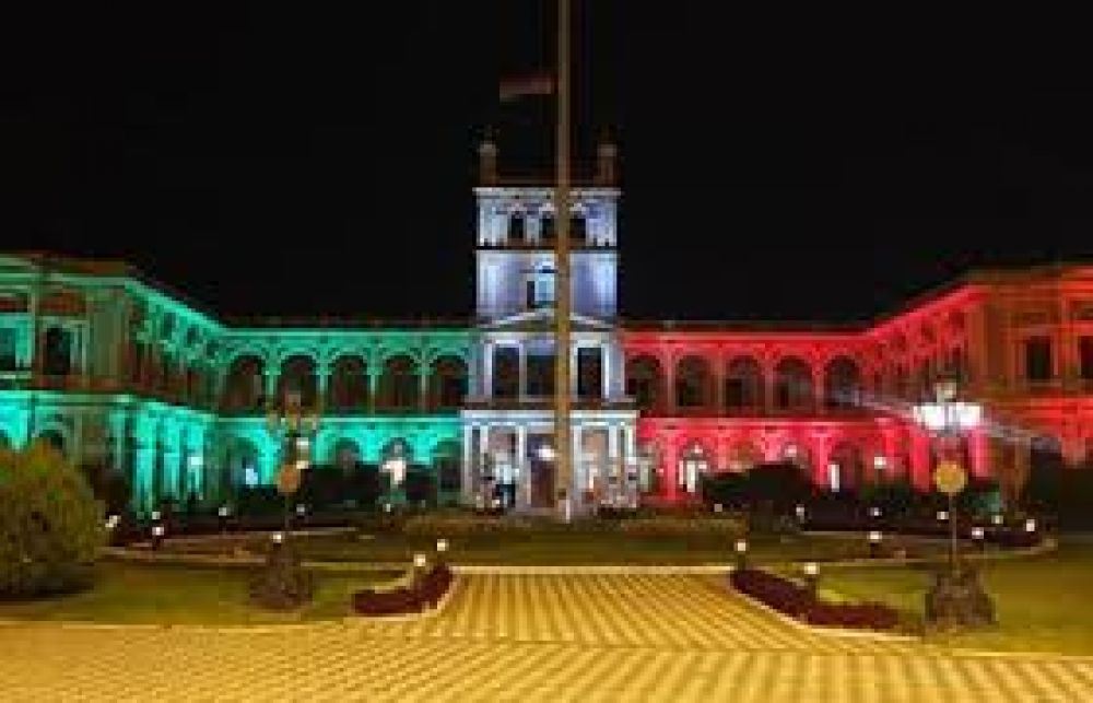 Palacio de Gobierno se tiñe con los colores de Italia
