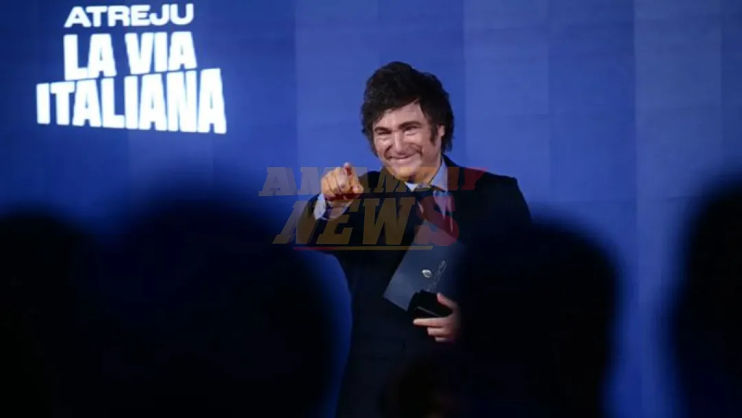El presidente de Argentina, Javier Milei, recibe la ciudadanía italiana durante visita de Estado