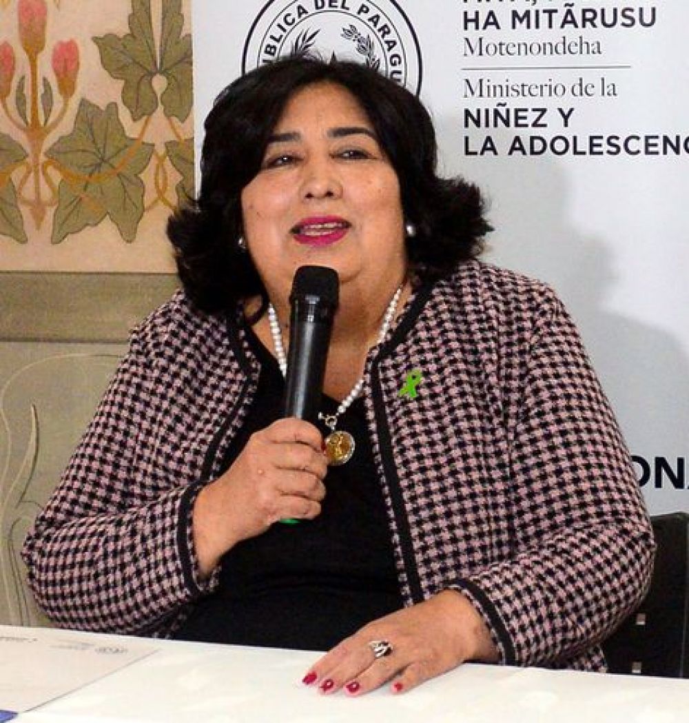 Repudian a titular del Ministerio de la Niñez, por participar de fiesta con seccionaleros