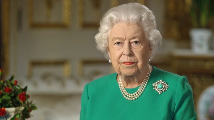 Isabel II pide a los británicos que estén unidos para superar la pandemia