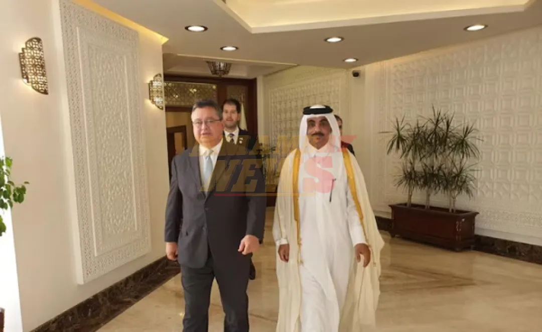 Senador Leite genera polémica por reunión con autoridades de Qatar
