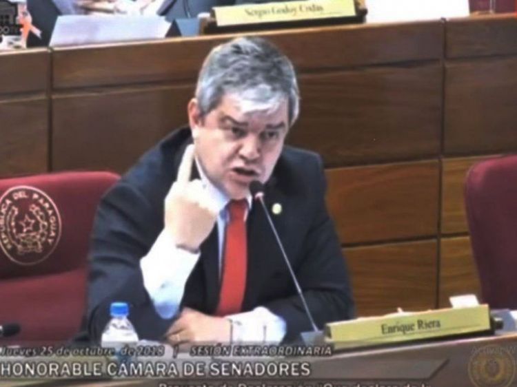 Riera cuestiona a diputados oficialistas por entregar Diputados a la oposición