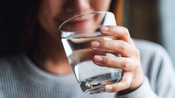Abundante hidratación, la recomendación clave para evitar los golpes de calor