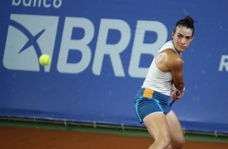 Vero Cepede avanza a semis tras superar a la local Carolina Alves