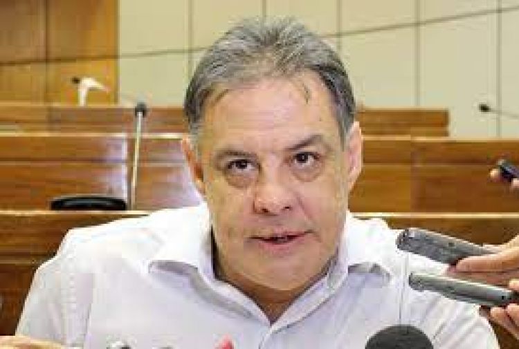 Senador exige la destitución de Fuster y el comandante de la Armada