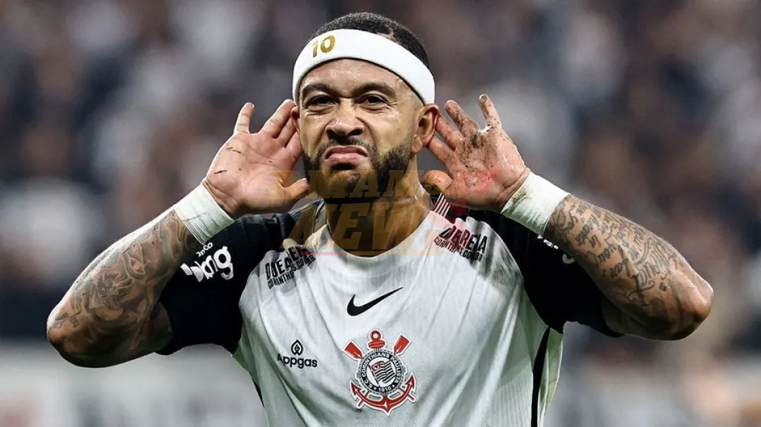 Memphis Depay, futbolista del Corinthians, tira un penalti ‘a lo Panenka’ y lo falla