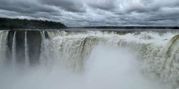 Las Cataratas Yguazú llegan a los seis millones de litros por segundo
