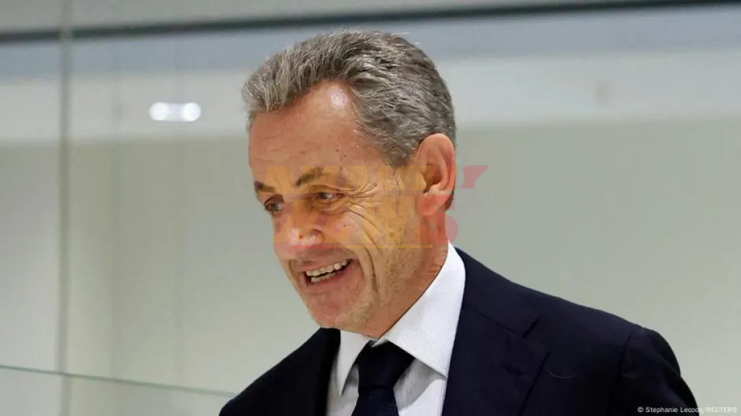 Condenan a expresidente Sarkozy a cinco años de prisión