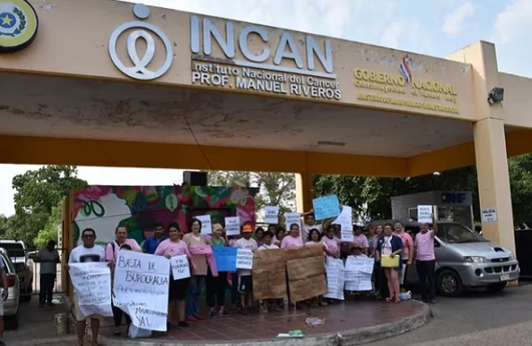 Pacientes del Incan desesperados ante la falta de medicamentos