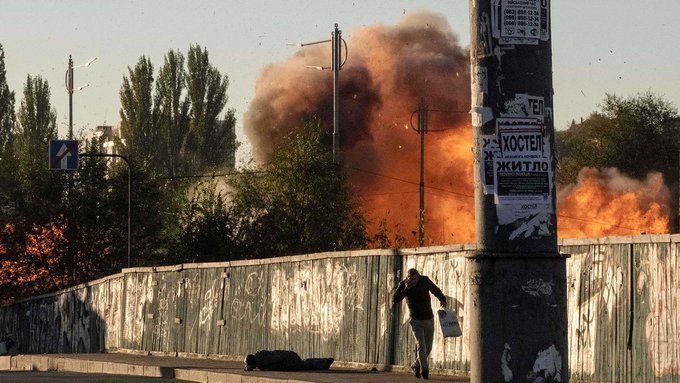 La UE prepara una misión para entrenar 15.000 soldados de Ucrania para fortalecer al Ejército de Kiev