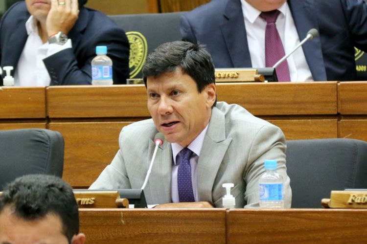 Mauricio Espínola es el primero que tendría que ir a Tacumbú por trafico de influencias, dice Harms
