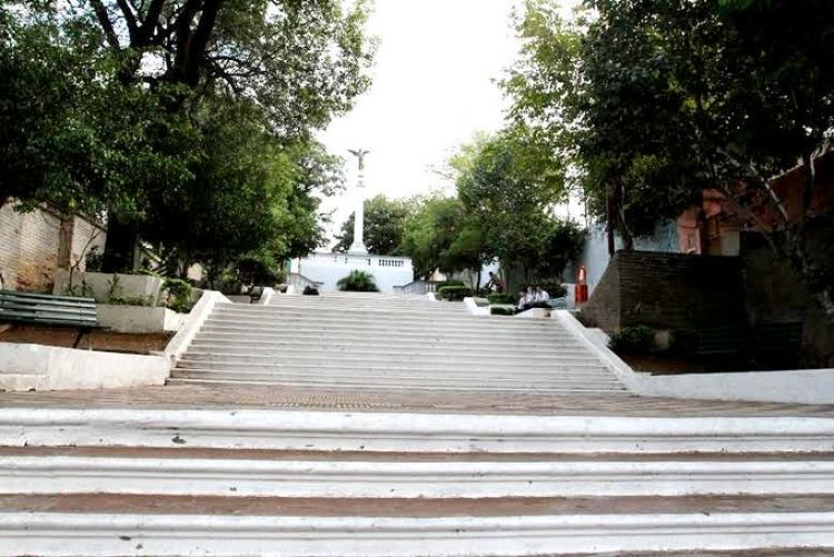 Hijo de comisario retirado recibió dos disparos tras resistirse a un asalto en zona de la escalinata