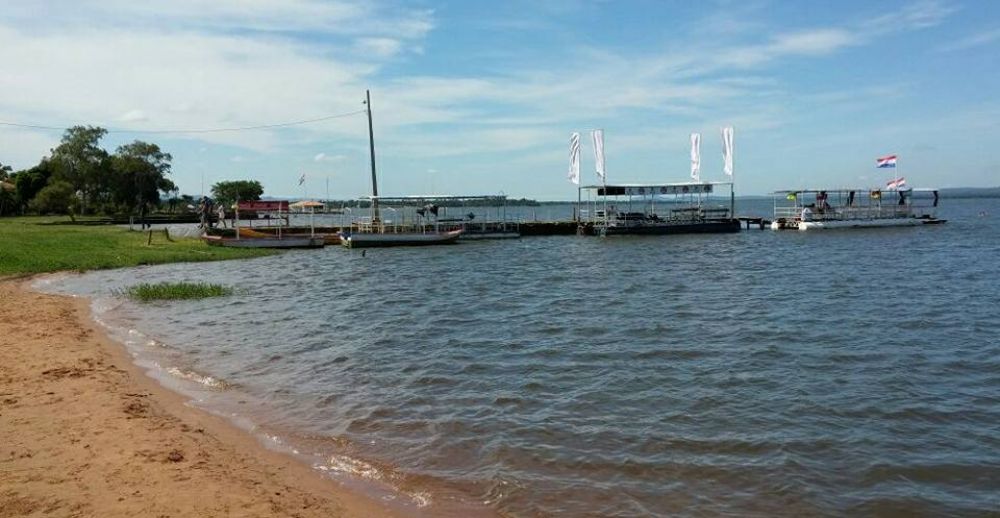 Buscan a desaparecido en el lago; tenía G. 13.000.000 en su motocicleta