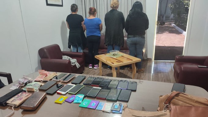 La Policía Nacional logró la detención de cuatro presuntas descuidistas en Caacupé, Departamento de Cordillera.