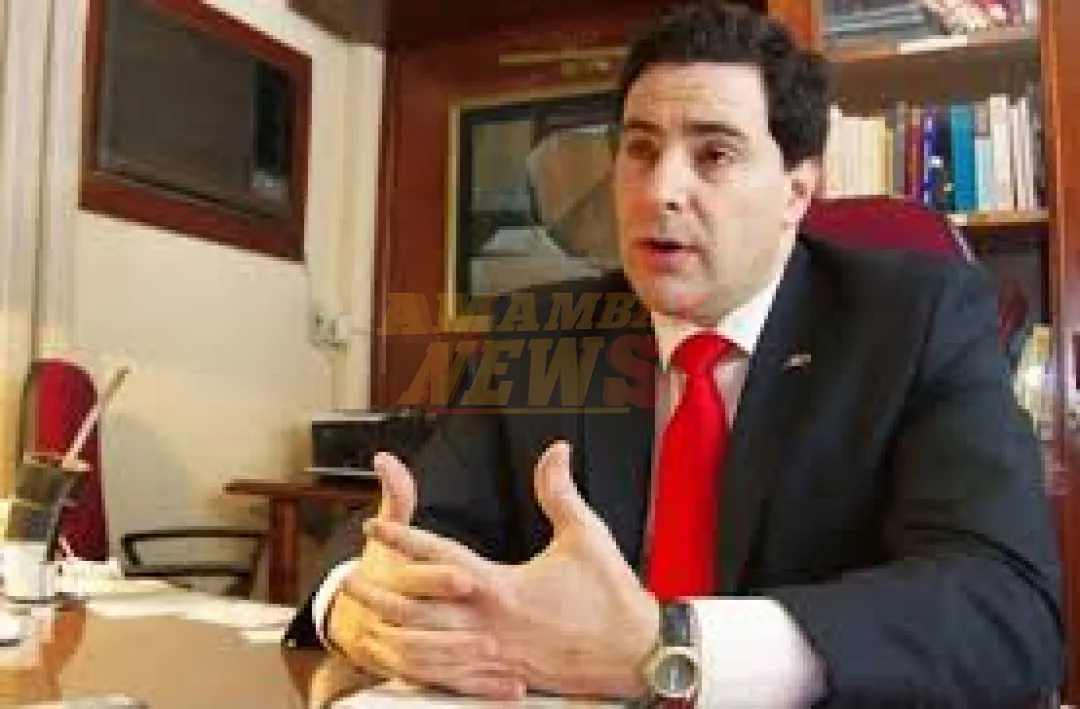 Exsenador califica de «episodio bochornoso protagonizado por el presidente»