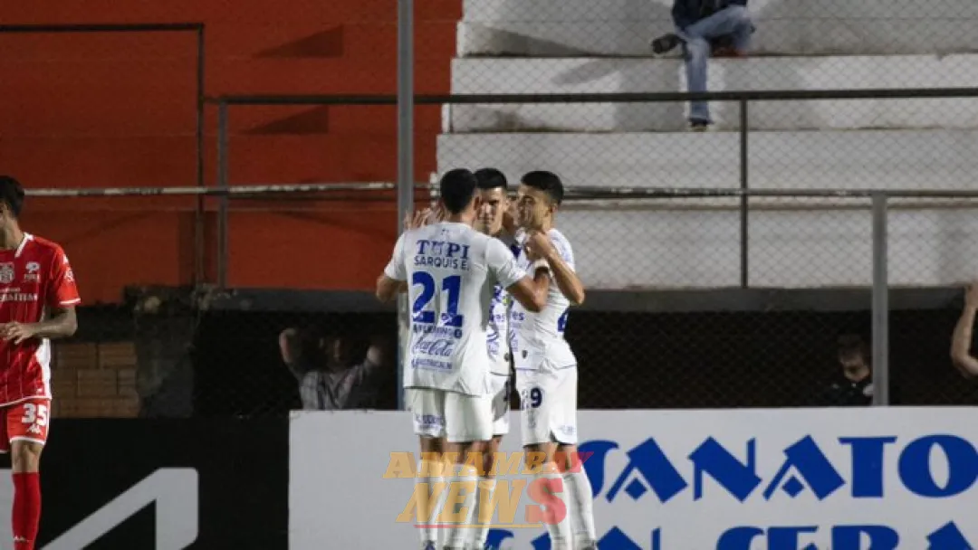 La V recibe a un pálido Sol