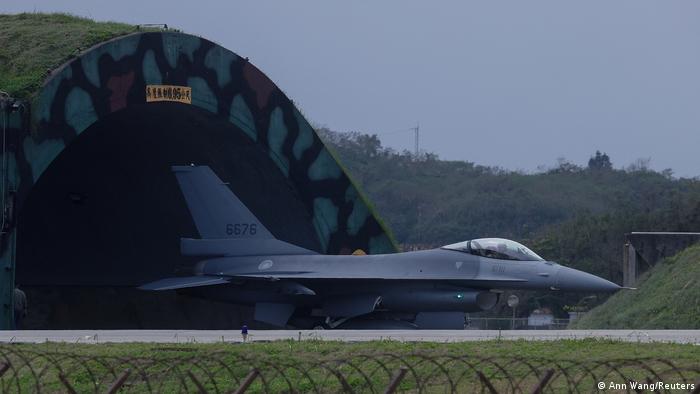 El Ejército chino simula ataques a Taiwán en segundo día de maniobras