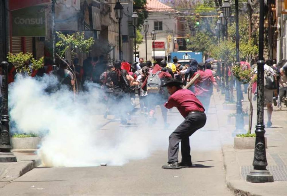 Manifestaciones populares reclaman segunda vuelta en Bolivia