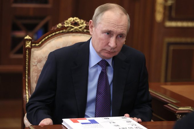 Putin amenaza con atacar Ucrania con bombas de racimo