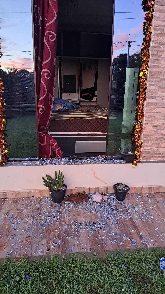 Violento asalto con toma de rehenes en una casa en Itapúa