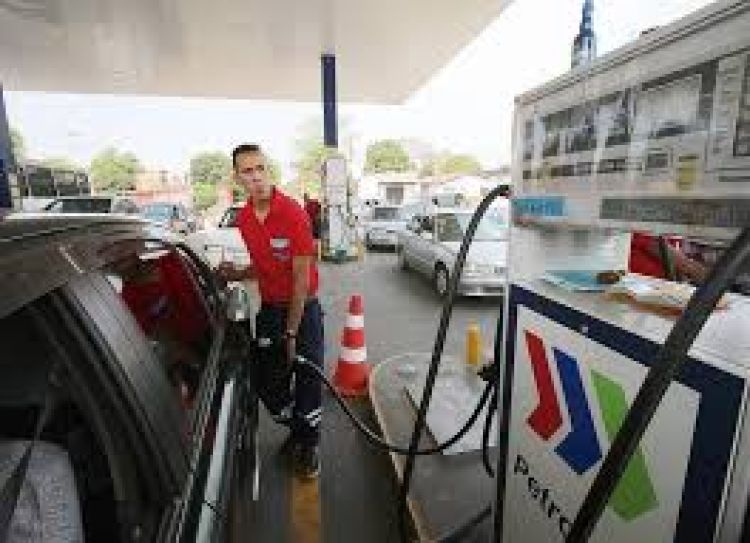 Baja precio internacional, pero Petropar no reducirá aún costo de combustibles