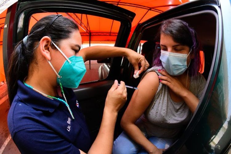 Desde el lunes aplicarán primeras dosis a personas de 18 a 29 años