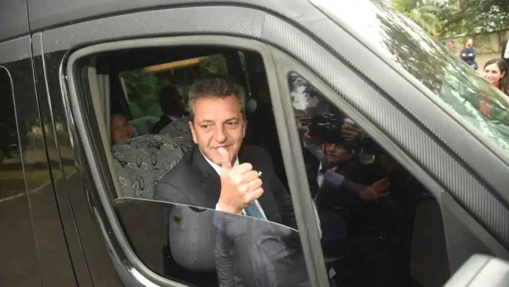Peña se reúne con el ministro de Economía argentino en Mburuvicha Róga