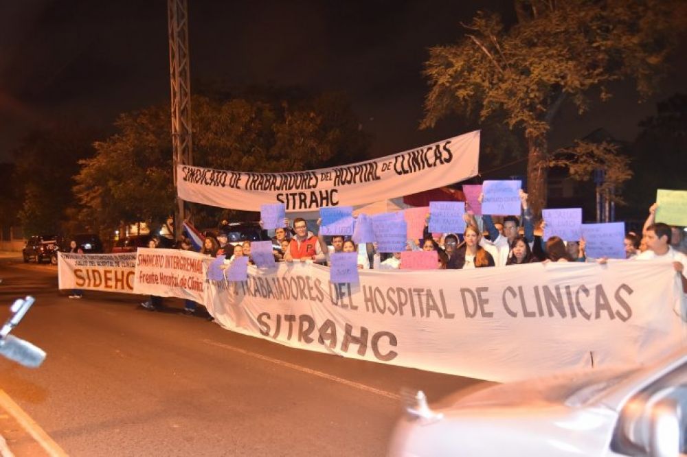 Huelga en Clínicas inicia con cierres intermitentes sobre Mariscal López
