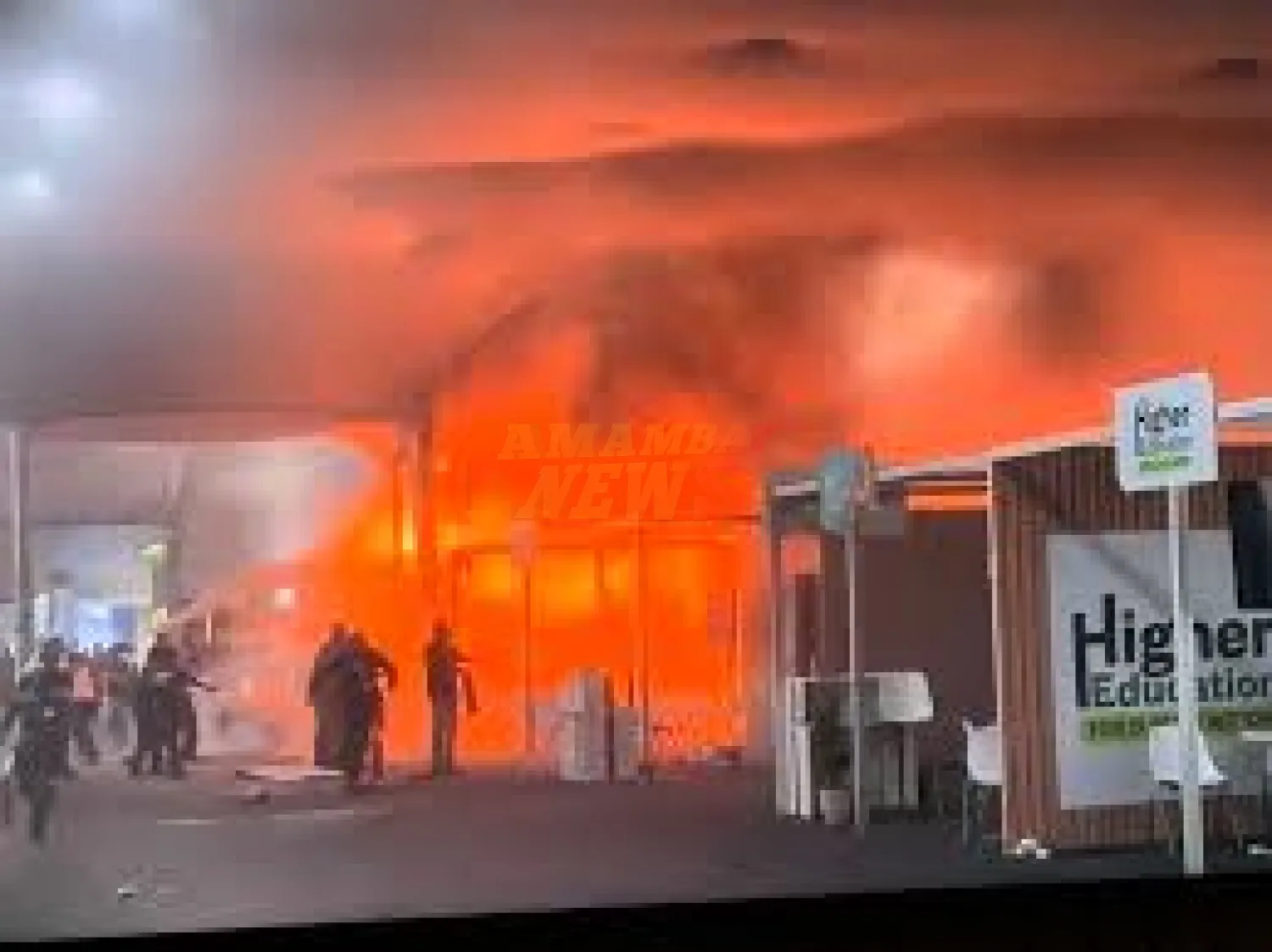 Incendio interrumpe la COP30 en Belén y obliga al desalojo de la cumbre climática