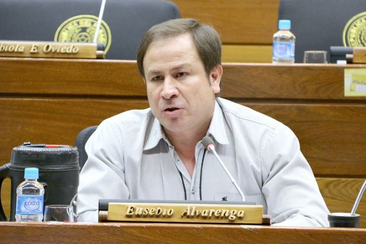 Diputado pide al presidente la destitución del comandante a quien tilda de «ladrón de cuarta»