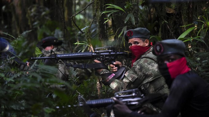Petro confirma que el ELN y otros cuatro grupos armados iniciaron una tregua unilateral en Colombia