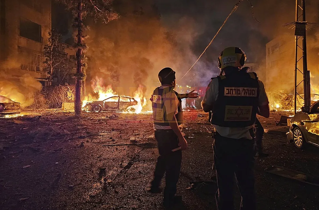 Israel e Irán mantienen el fuego cruzado y la tensión regional aumenta