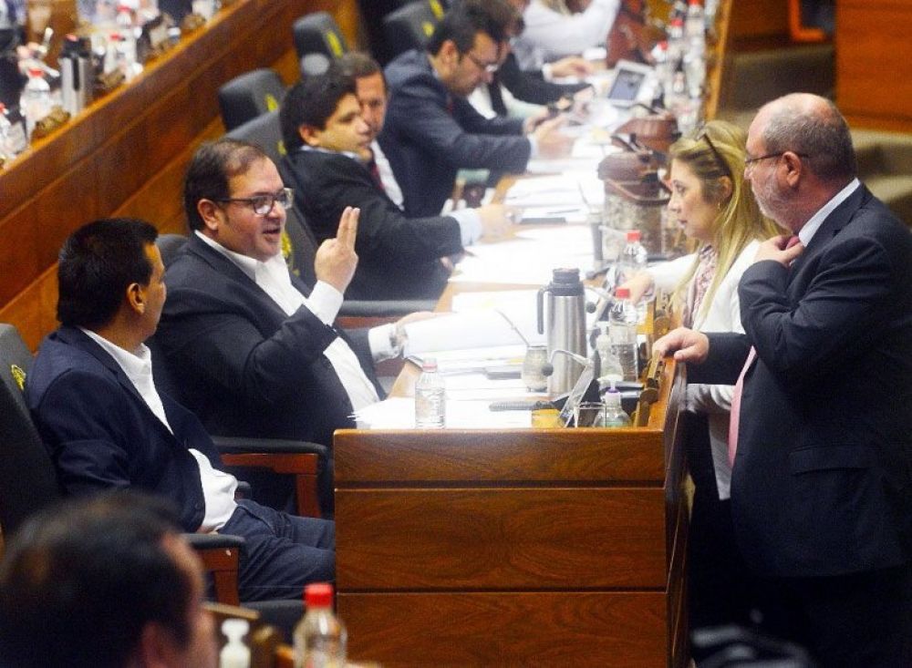 Diputados llevan un sueldo mínimo por cada día de viaje