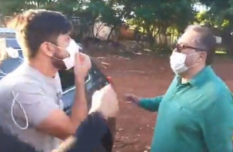 Escrache a supuesto "mdico planillero" en Alto Paran