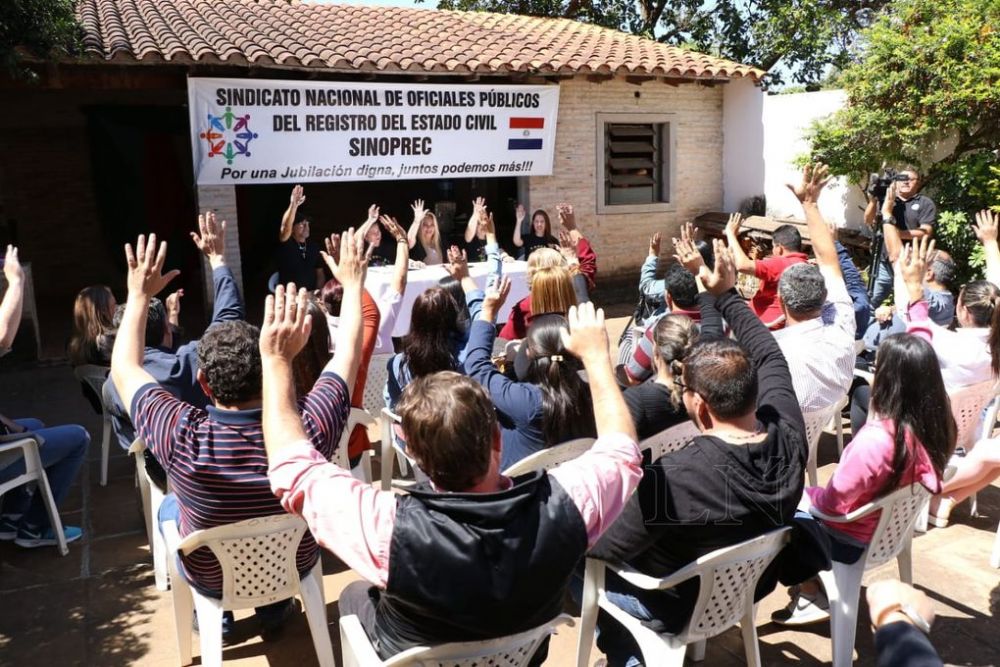Funcionarios del Registro Civil van a huelga por equiparación salarial
